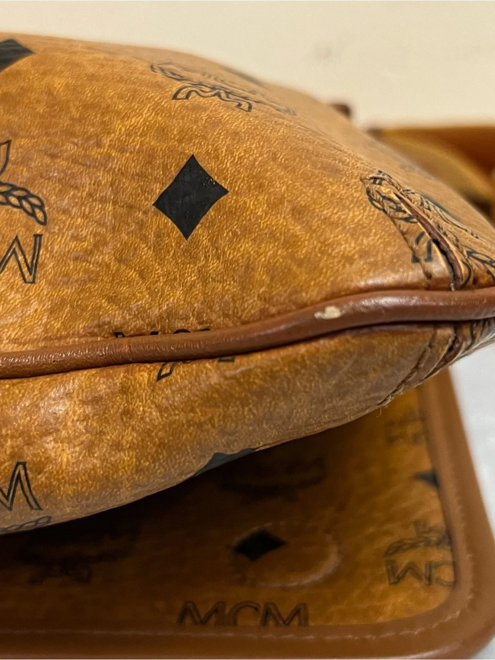 MCM MESSENGER COGNAC